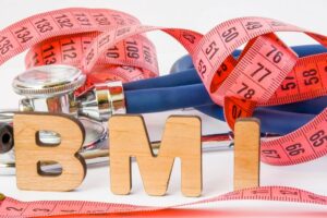 BMI-Buchstaben und Maßband