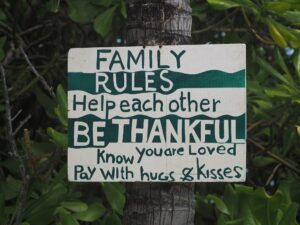Schild mit Familienregeln